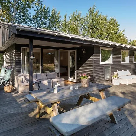 Amazing In Lbk With 2 Bedrooms Ferienhaus Ålbæk